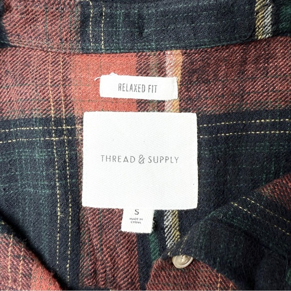 Thread & Supply Women’s Red Rock & Black Plaid Fleece Button Down Size Small - Picture 6 of 16